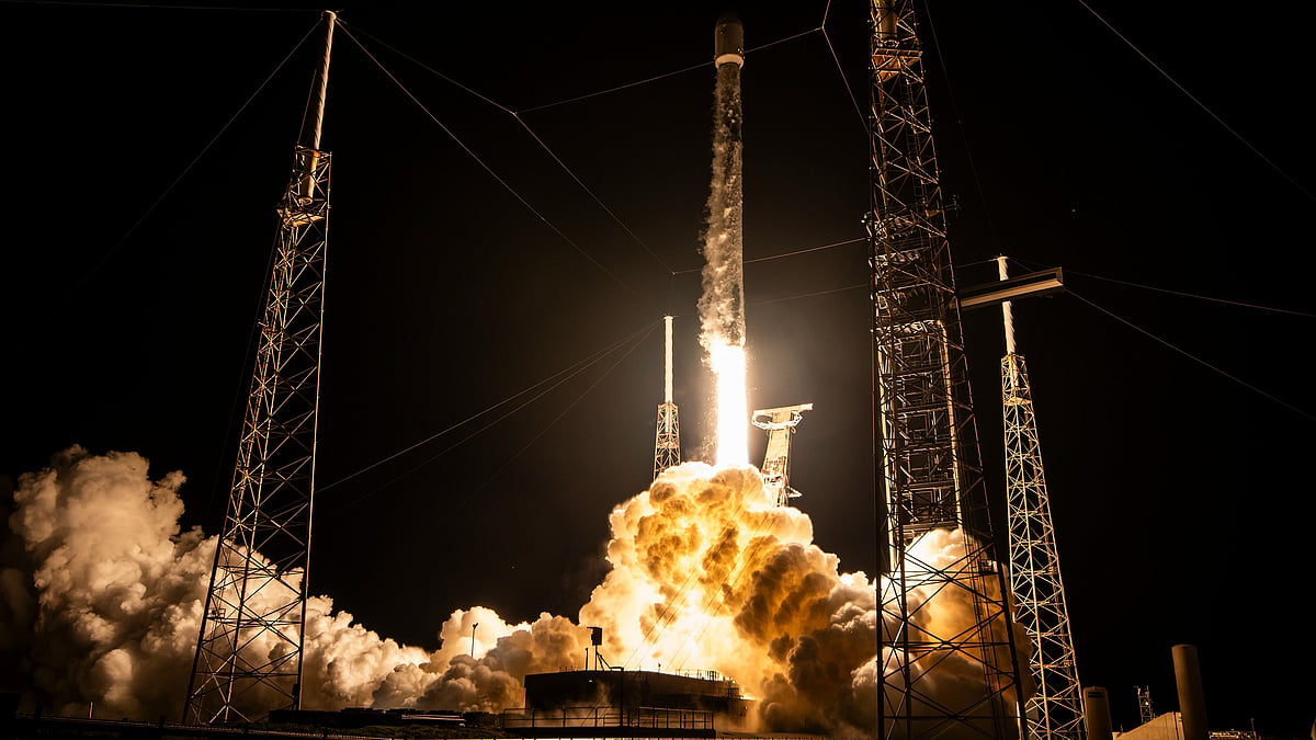 Falcon 9 launches from pad 40 in Florida - X@SpaceX