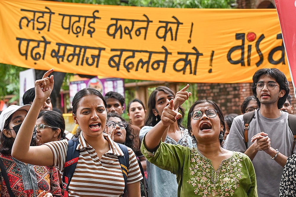 Photo: PTI : All India Students' Association supporters stage a protest against alleged irregularities in national examinations, the National Testing Agency (NTA), and the National Education Policy (NEP) 2020, at Arts Faculty, in North Campus, New Delhi.