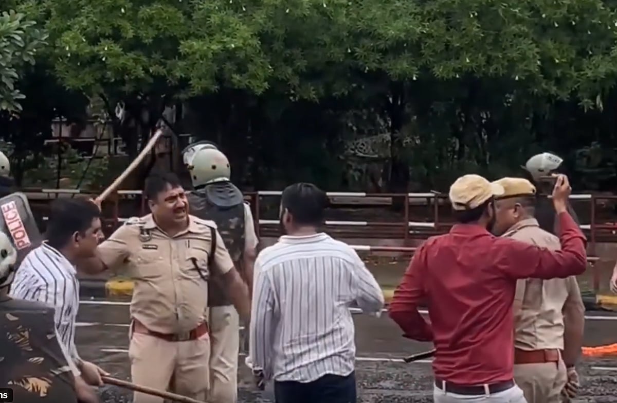 Police Lathi Charged at Jaipur’s Karni Sena rally  - X