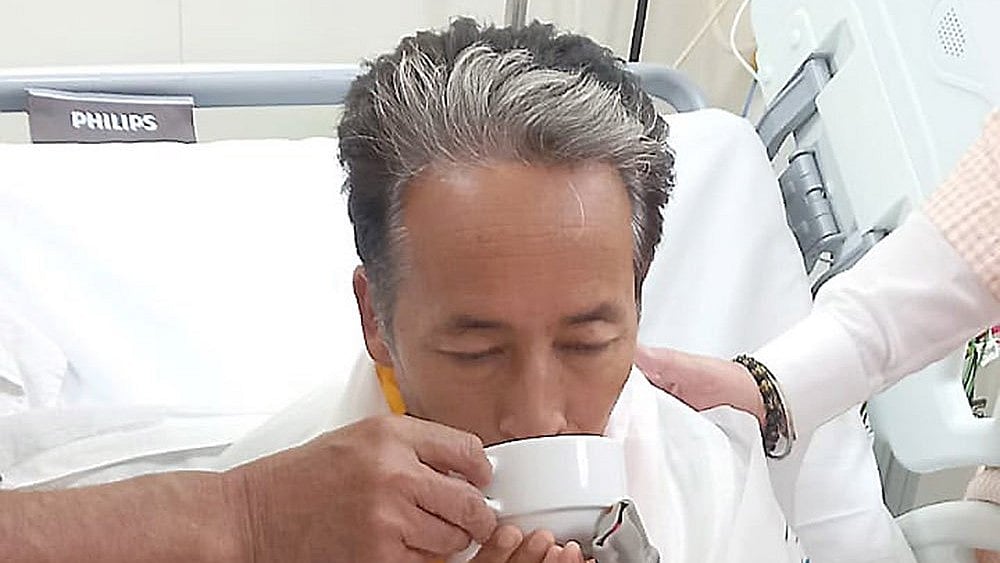 Sonam Wangchuk ending his 26-day indefinite hunger strike  - | Photo: @PiyushGoyal/X via PTI 