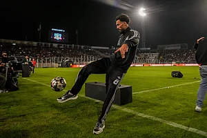 | Photo: AP/Esteban Felix : Cape Verde goalkeeper Vozinha kicks a soccer ball to Colo Colo supporters at his welcoming event at the Monumental Stadium in Santiago, Chile.