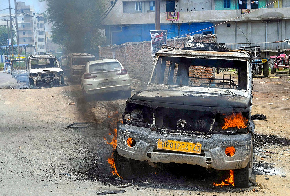 Vehicles set ablaze after the death of a man in Patna