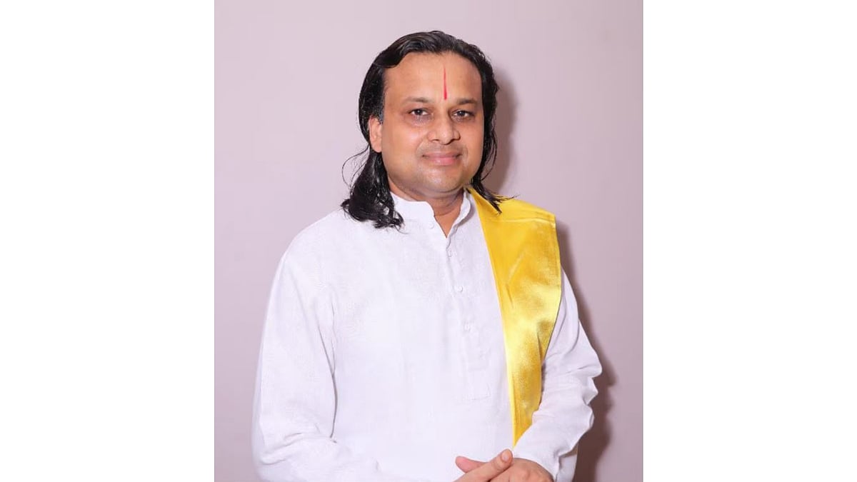 Acharya Dr. Vikramaditya, Peetambara Peethadheesh - null