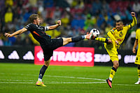 | Photo: AP/Eduardo Verdugo : Jeppe Tverskov of The United States' San Diego FC, left, and Erick Sánchez of Mexico's America vie for the ball during a Leagues Cup soccer match in Mexico City.