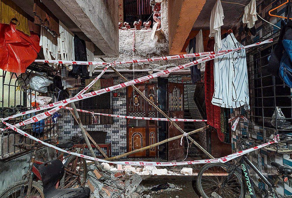 Slab collapse in Nalasopara forces emergency evacuation