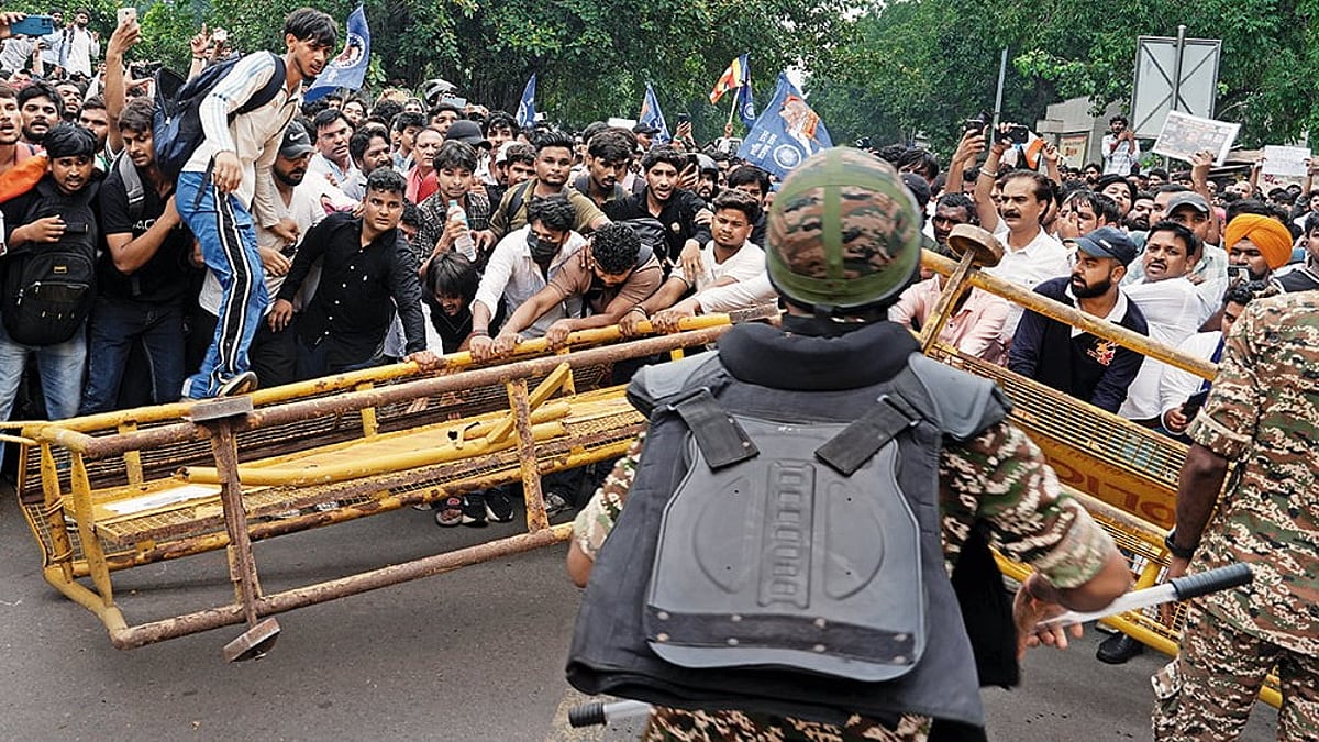 Delhi Police Officers Linked To Jantar Mantar Protest Handling delhi-police-officers-linked-to-jantar-mantar-protest-handling