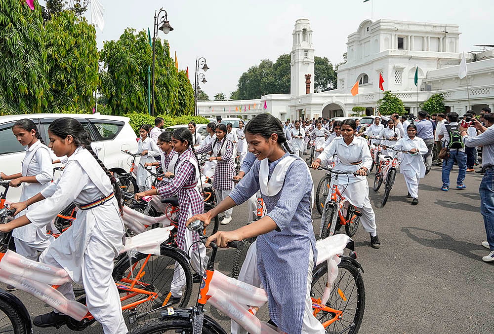 Rekha Gupta distributes cycles to students