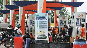 | Photo: AP/Vipin : A billboard promoting E20 fuel policy is displayed, center, as motorists line up to refuel at a fuel station in New Delhi, India