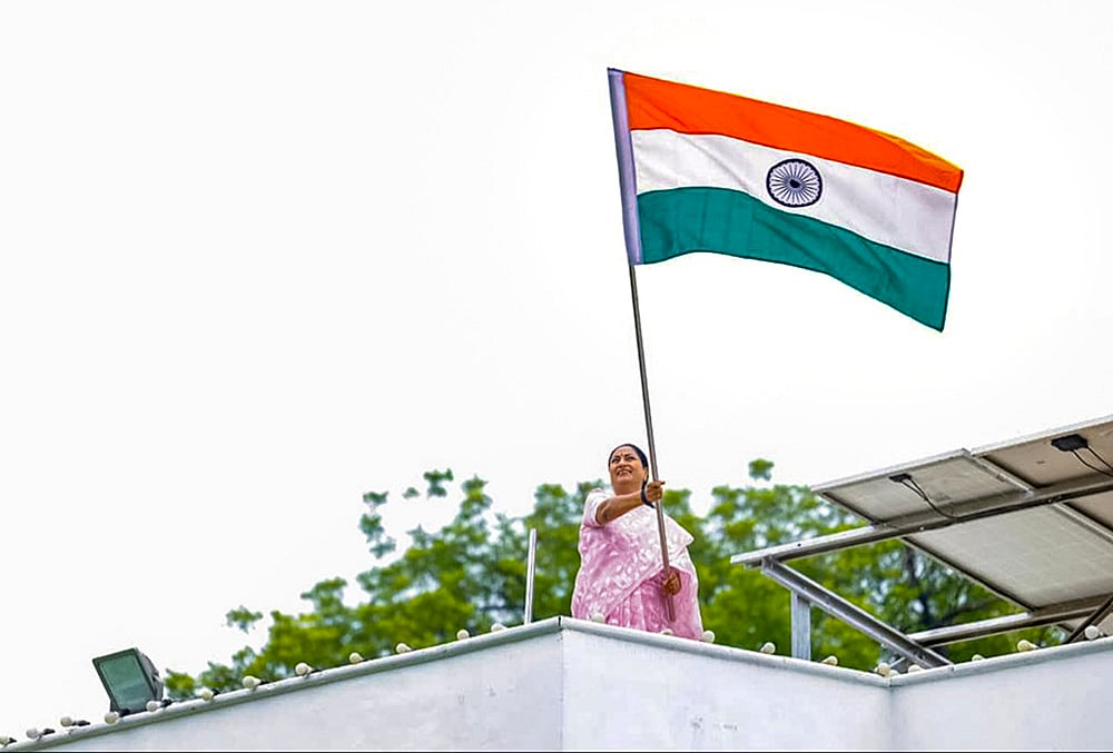 Rekha Gupta hoists the national flag 