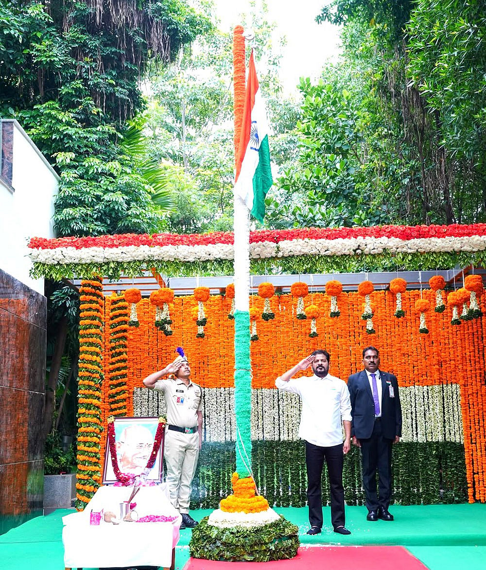 I-Day Revanth Reddy celebrates