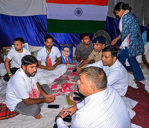 Ranchi district administration and police officials interact with representatives of protesting students at their sit-in site, in Ranchi, Jharkhand. The job aspirants have been demonstrating under the JPSC-JSSC Reforms Manch against the state government, demanding a CBI inquiry and sweeping reforms following the paper leak and irregularities in recruitment examinations, including the JPSC and JSSC-CGL. 