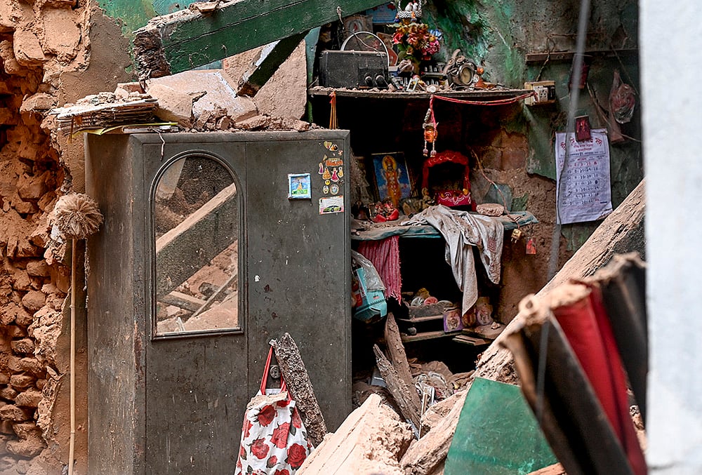 Weather: Building collapses after heavy rain in Kolkata