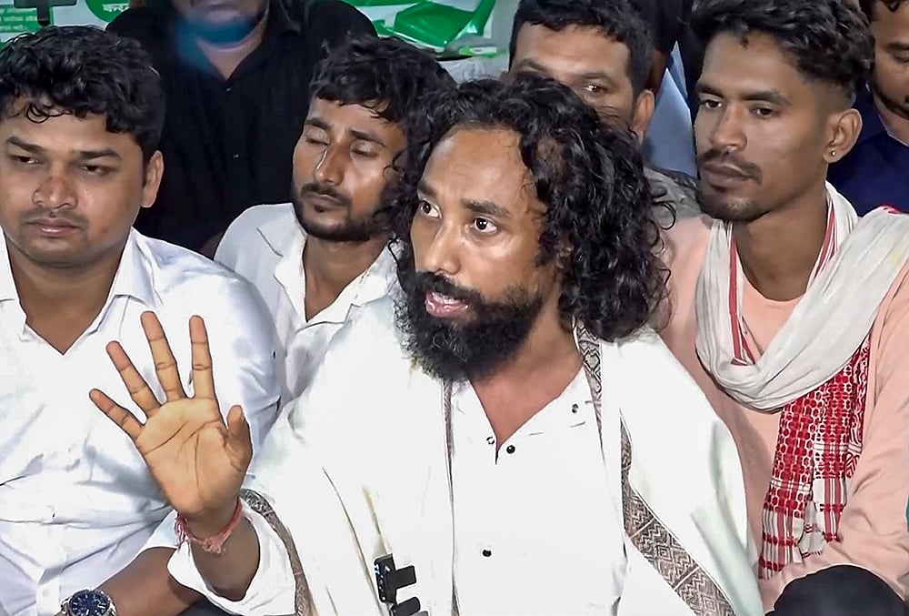 JLKM leader Devendra Mahto ends his 16-day hunger strike