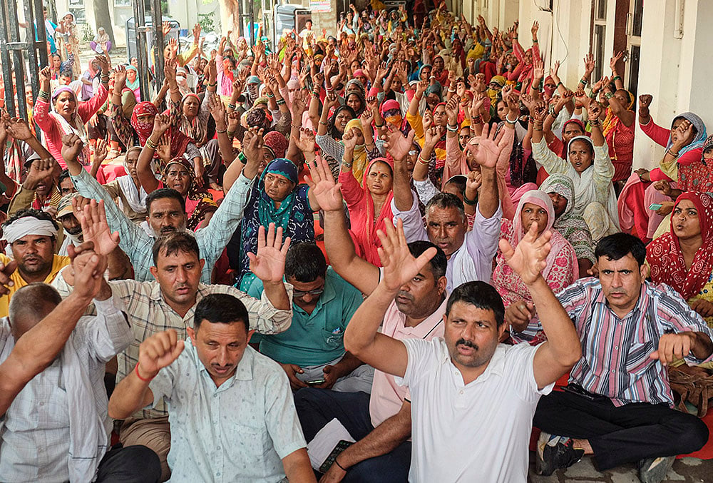 MCG workers protest over various demands