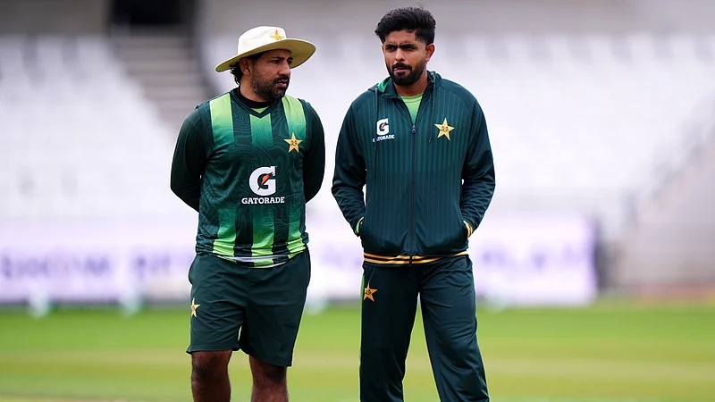(Bradley Collyer/PA via AP) : Pakistan's head coach Sarfaraz Ahmed and captain Babar Azam