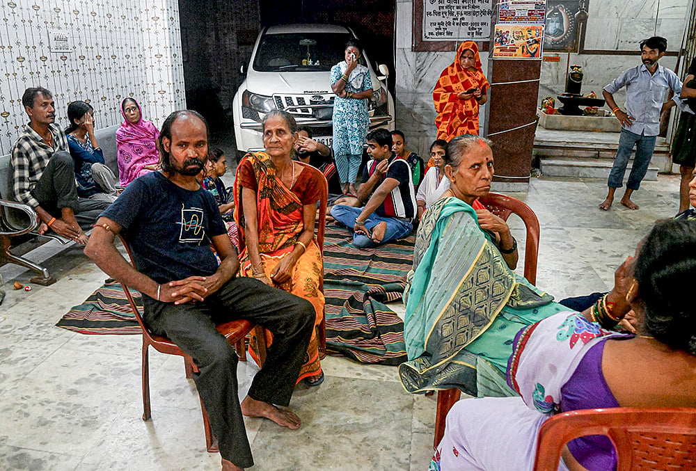 Building collapses after heavy rain in Kolkata