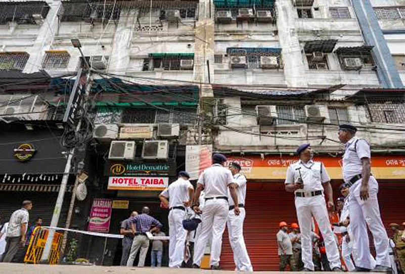 At least nine die in Kolkata hotel fire