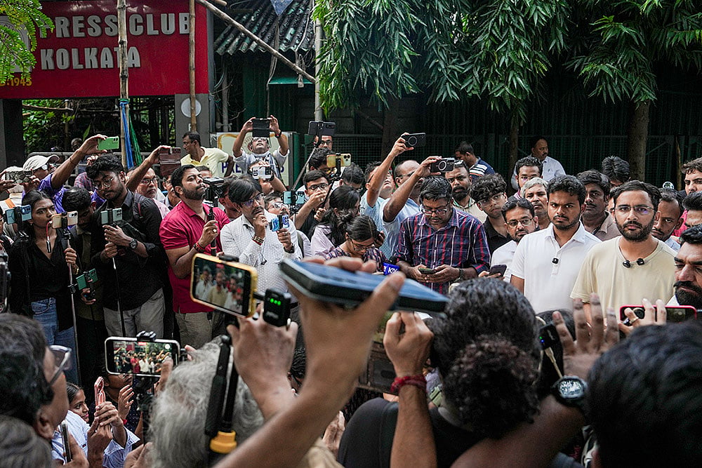 Ashutosh Ranka adresses media outside Press Club of Kolkata