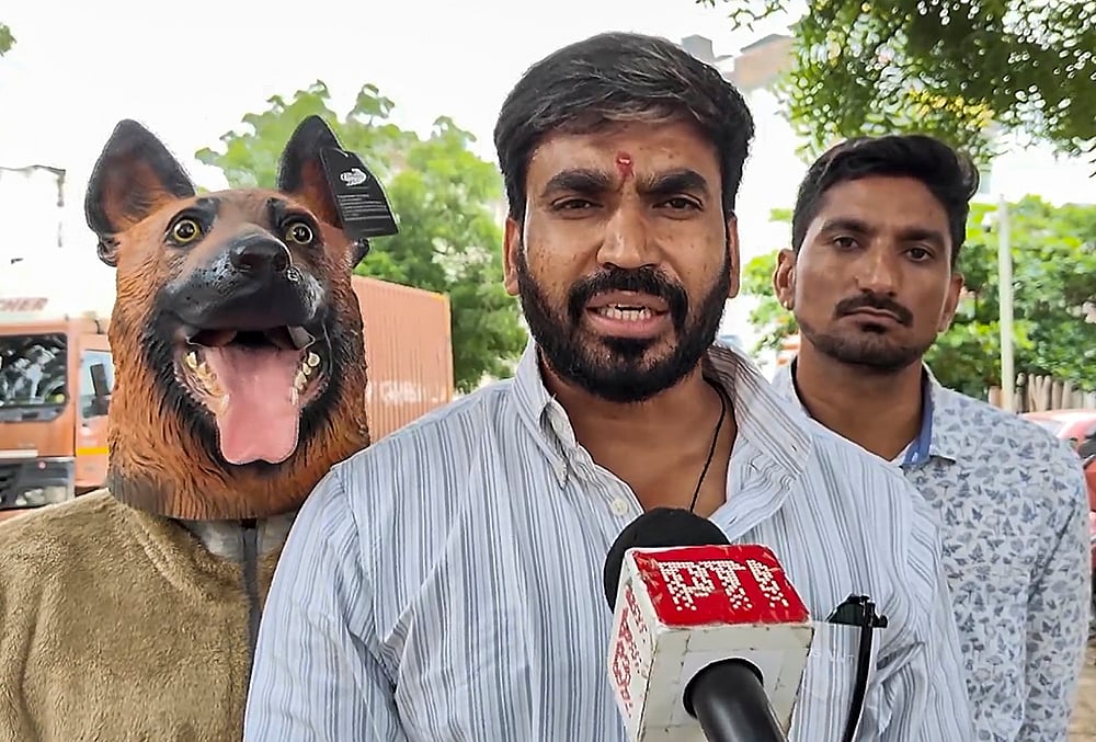 Dog-themed protest against corruption in Khandwa