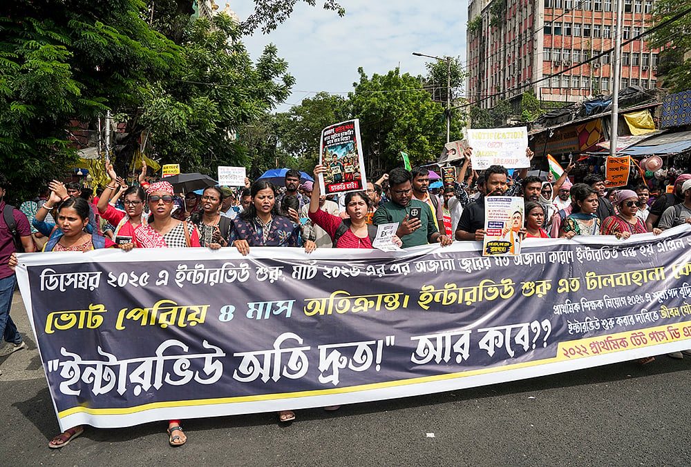 Primary teachers protest in Kolkata