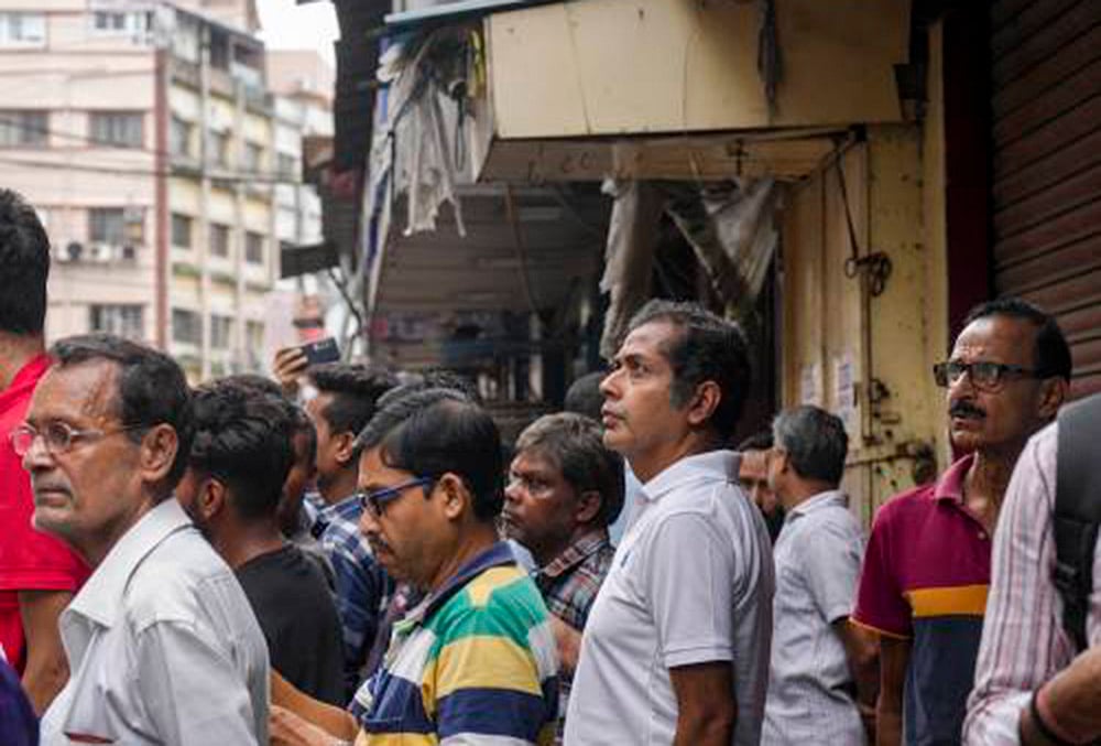At least nine die in Kolkata hotel fire