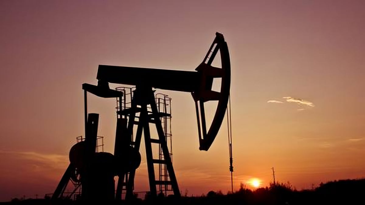 Oil Prices Slip Before US Unveils Fresh Iran Sanctions, Brent Crude Nears $93