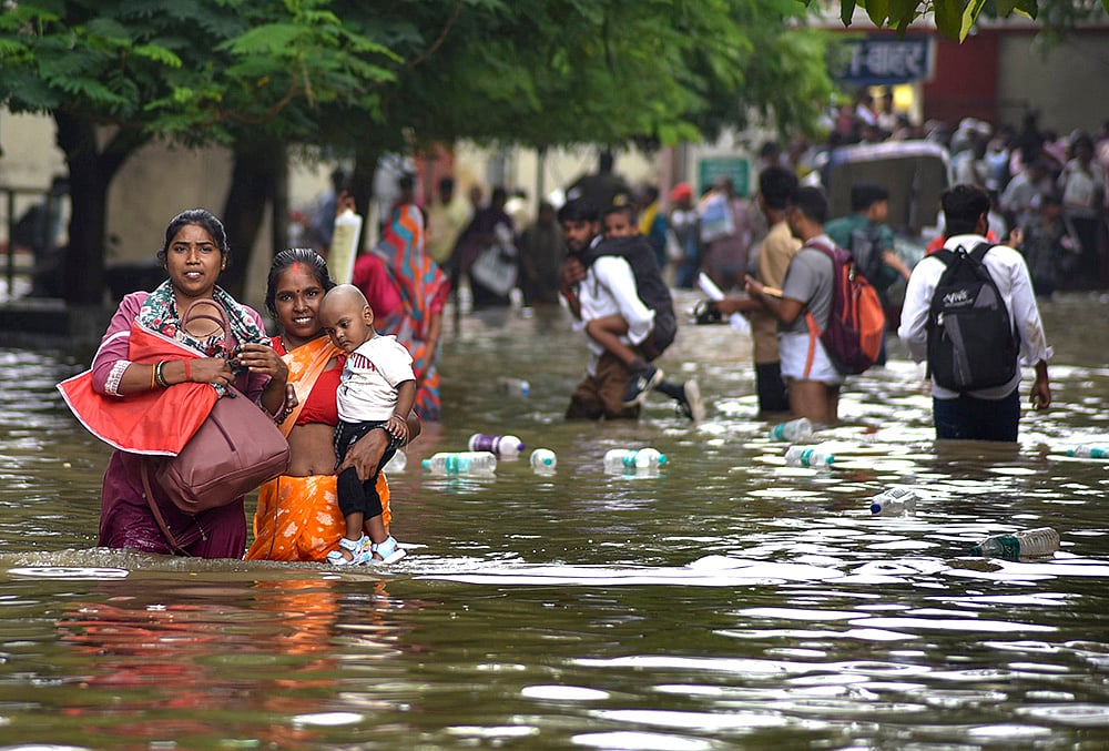 Weather: Monsoon rain in Varanasi