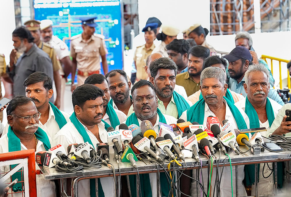 Parandur farmers at Secretariat in Chennai