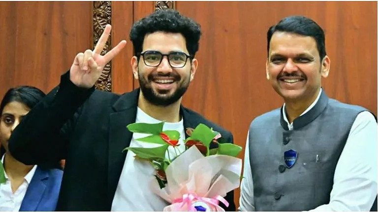 Samay Raina Makes Devendra Fadnavis Laugh - X