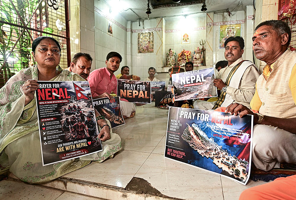 People offer prayer for victims in Nepal