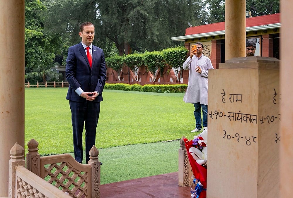 Sergio Gor pays tribute to Mahatma Gandhi