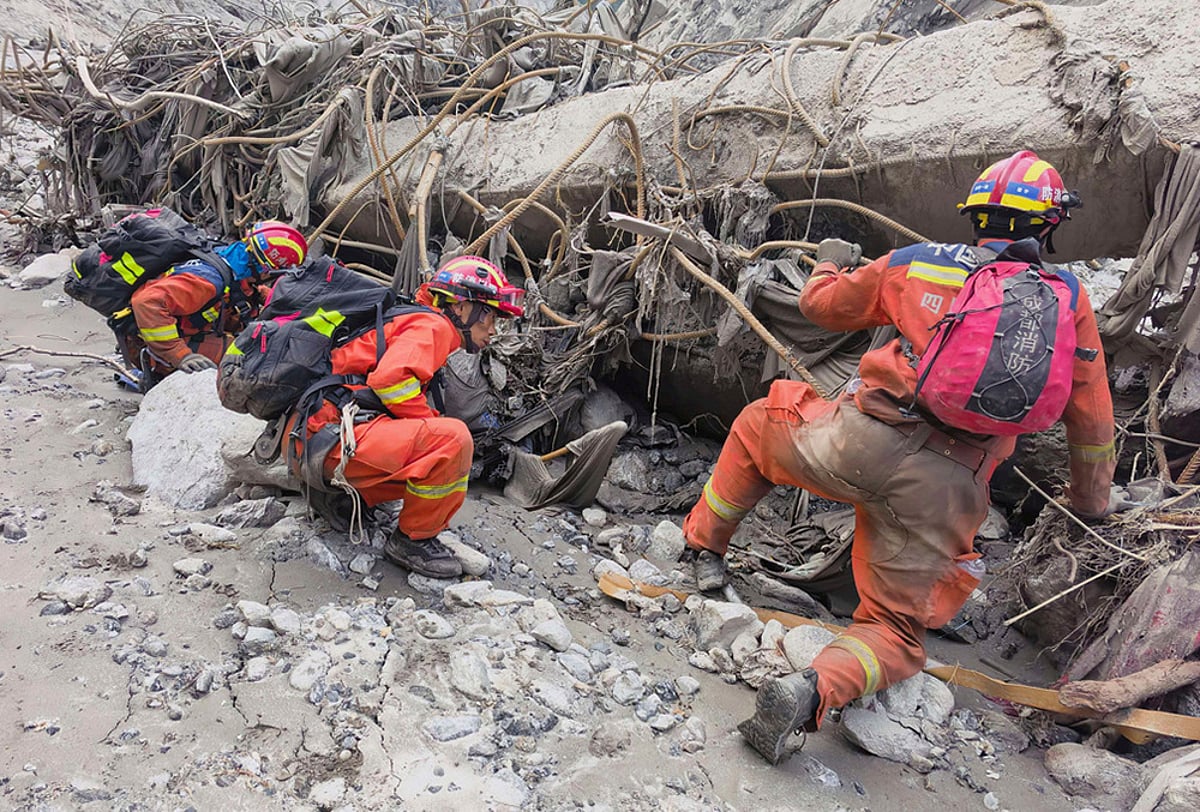 Himalayas glacier collapse flood