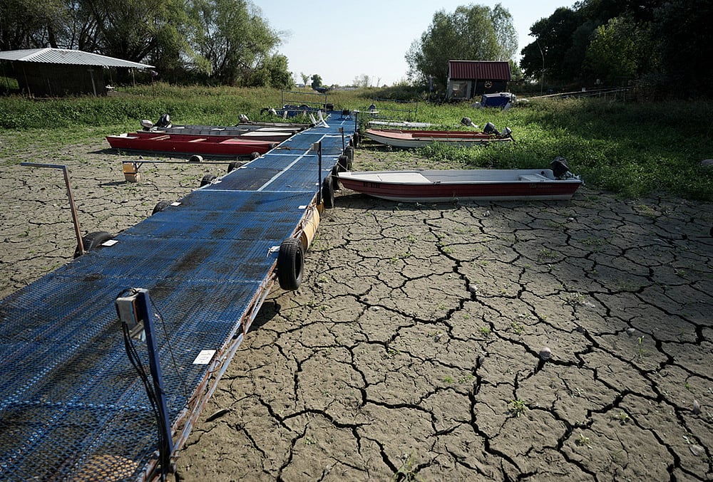 Boats sit on dry ground as water levels have dropped on the Danube River in Petrovaradin, Serbia, Tuesday, Aug. 25, 2026.  - | Photo: AP/Darko Vojinovic