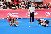 India Finish Eighth After Vincent Vanasch’s Heroics Earn Belgium Shootout Win In Hockey World Cup | Photo: AP/Omar Havana : Belgium's goalkeeper Vincent Vanasch, right, defends during a penalty shootout by India's Dilpreet Singh at the World Cup Field Hockey, 7th and 8th place playoff match, between Belgium and India in Wavre, Belgium, Friday, Aug. 28, 2026.