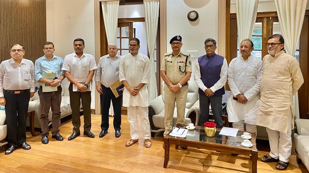 Why Did Prashant Kishor’s Photo With Bihar’s Top Officials Prompt A Chief Secretary’s Clarification? - X/@jansuraajonline)