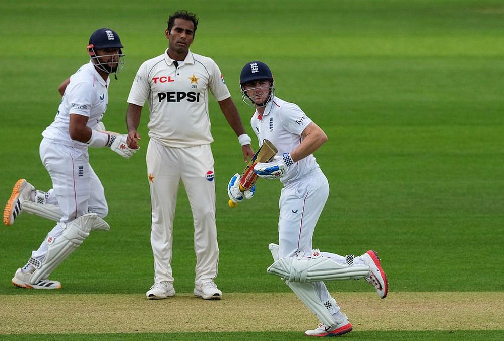 Pakistan's Mohammad Ali, center, looks on as England's Harry Brook, right, and batting partner Emilio Gay run between the wickets on day two of the second cricket test match between England and Pakistan in London, Friday, Aug. 28, 2026.  - | Photo: AP/Dave Shopland