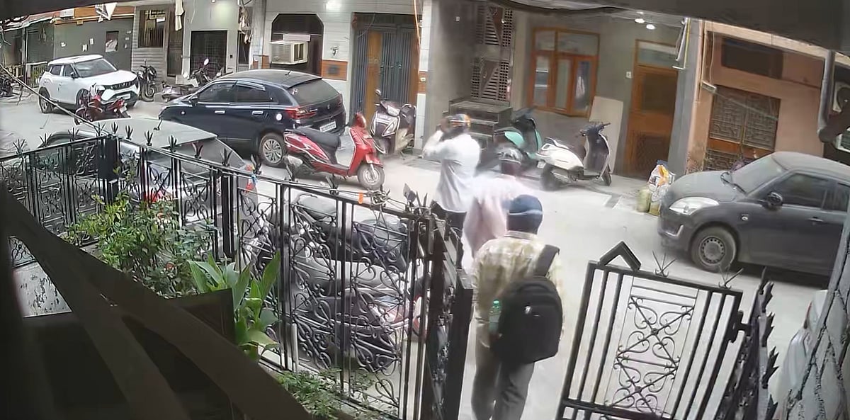 Congress Leader Alka Lamba’s Father’s Delhi Home Robbed, 3 Masked Men Caught On CCTV - X