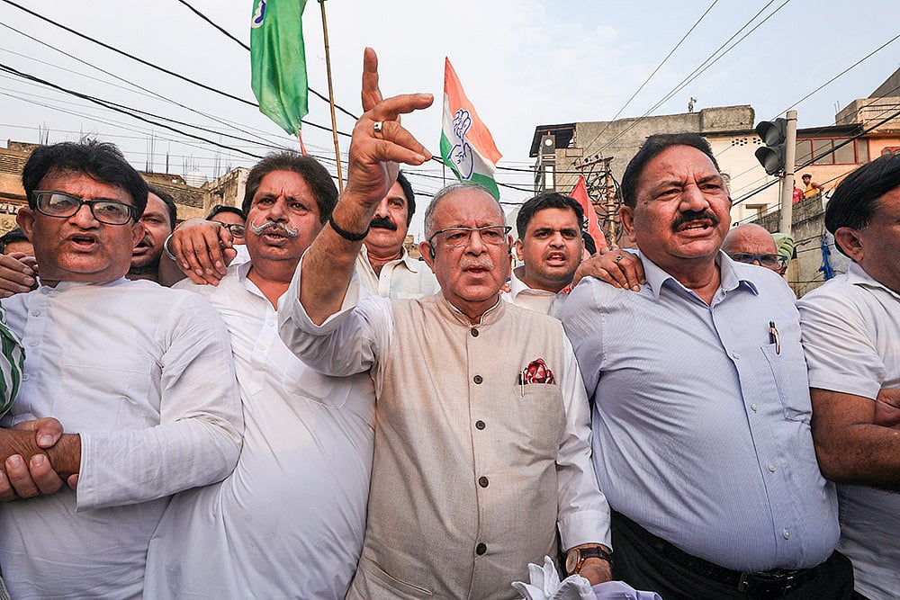 Protest to condemn FIR against Rahul Gandhi