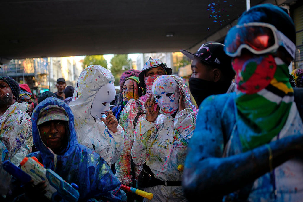 Revellers attend the J'Ouvert, the opening event of the Notting Hill Carnival, in London, Sunday, Aug. 30, 2026.  - | Photo: AP/Ohad Zwigenberg