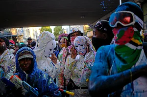 | Photo: AP/Ohad Zwigenberg : Revellers attend the J'Ouvert, the opening event of the Notting Hill Carnival, in London, Sunday, Aug. 30, 2026.