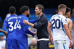 Chelsea's head coach Xabi Alonso greets Chelsea's Reece James after the English Premier League soccer match between Chelsea and Brighton and Hove Albion in London. - | Photo: AP/Ian Walton
