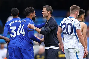 | Photo: AP/Ian Walton : Chelsea's head coach Xabi Alonso greets Chelsea's Reece James after the English Premier League soccer match between Chelsea and Brighton and Hove Albion in London.