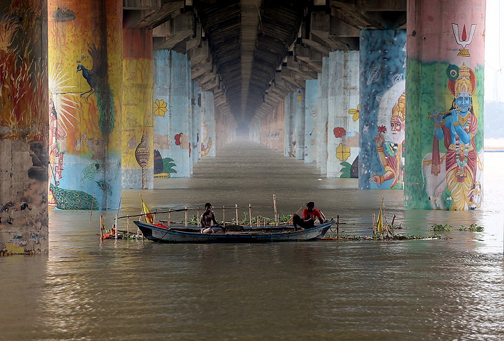 Manikarnika Ghat cremation platform water level