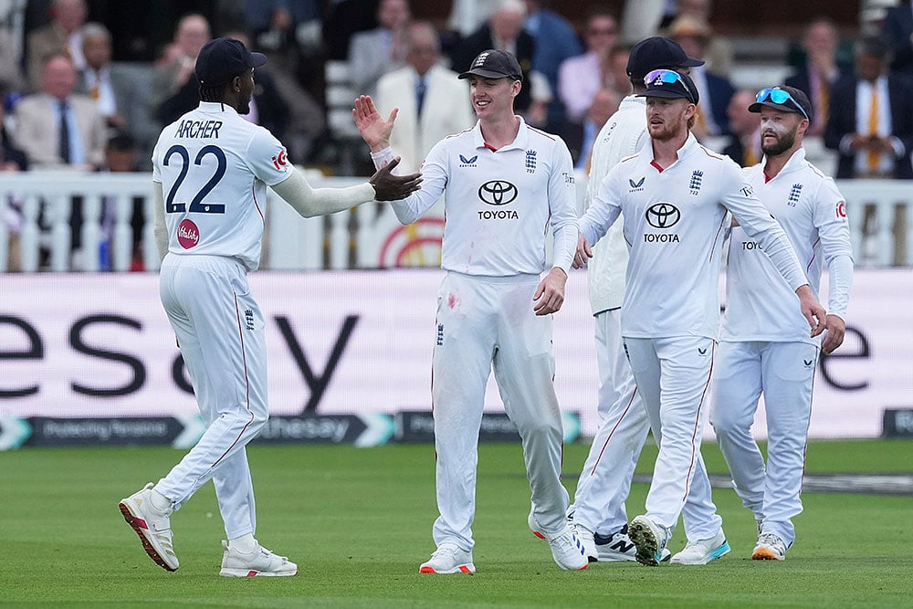 England players celebrate after their win on day four of the second cricket test match against Pakistan in London. - | Photo: AP/Dave Shopland