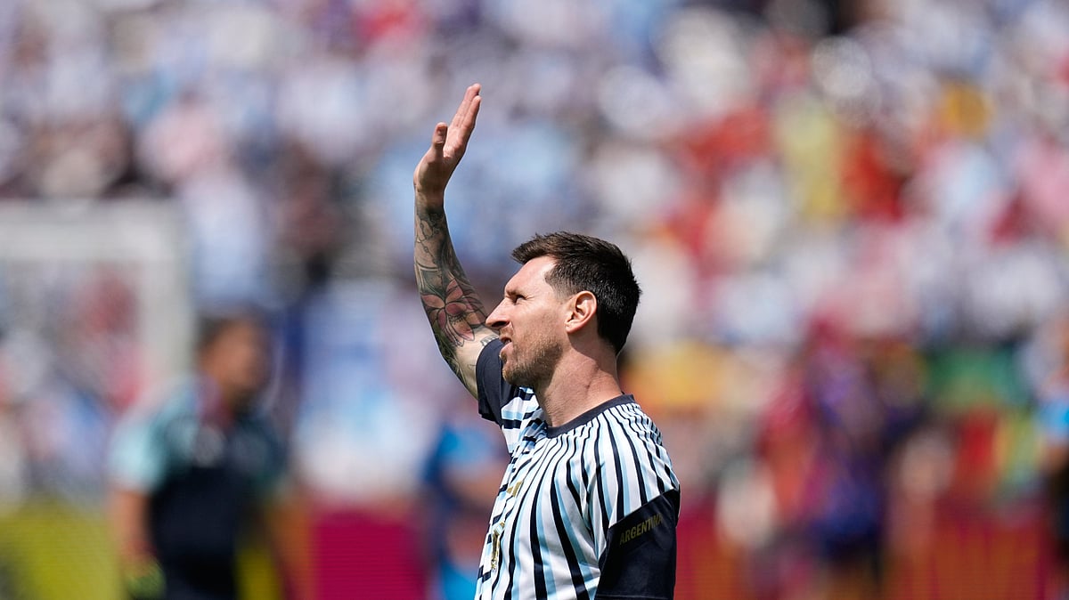 Argentina's Lionel Messi waves to the stands during warmup before the World Cup final soccer match between Spain and Argentina in East Rutherford, N.J., near New York, Sunday, July 19, 2026. - (AP Photo/Ashley Landis)
