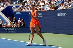 Aryna Sabalenka, of Belarus, celebrates after winning a match against Camila Osorio, of Colombia, during the first round of the U.S. Open tennis championships in New York. - | Photo: AP/Seth Wenig