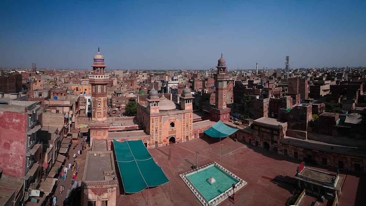 Aerial Panorama of Wazir Khan Mosque, Lahore, Pakistan, Aerial Panorama of Wazir Khan Mosque in Lahore - IMAGO / Dreamstime