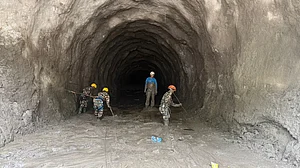 X@navsri6619 : India's technical team for tunnel rescue works in Chilime and Langtang sites in coordination with the Nepali Army