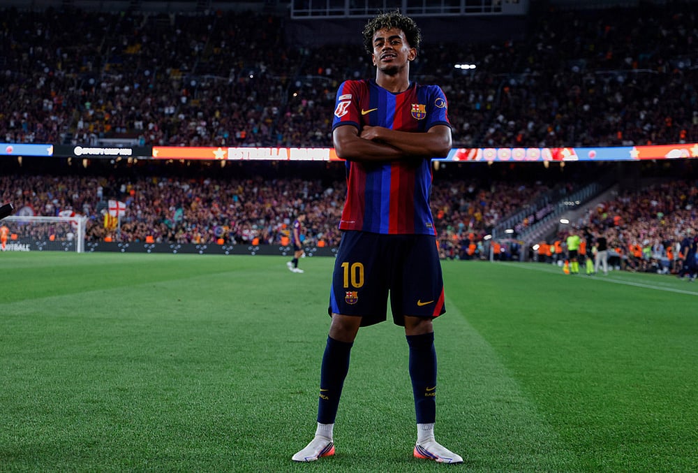 Barcelona's Lamine Yamal celebrates after scoring his side's fifth goal during a Spanish La Liga soccer match between Barcelona and Rayo Vallecano in Barcelona, Spain, Monday, Aug. 31, 2026.  - | Photo: AP/Joan Monfort
