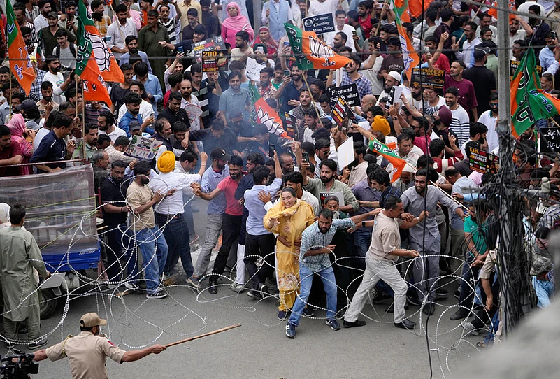 Unemployment protest Srinagar